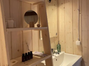 Черный домик