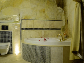 Golden Cave Suites