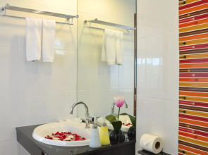 Green Harbor Hotel & Service Apartment