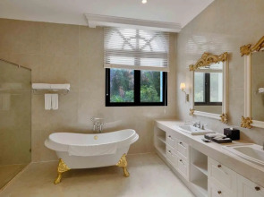 Nha Trang Marriott Resort & Spa, Hon Tre Island