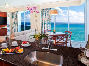 Trump International Beach Resort