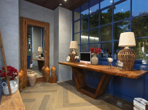 Ashley Tugu Tani Menteng