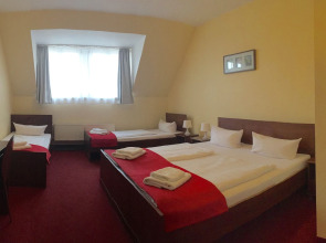 Mikon Eastgate Hotel