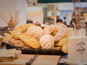 Fairway Colombo - Sri Lanka's First Hotel With Robot Technology