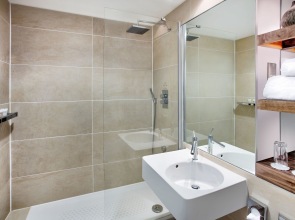 Leonardo Hotel Cardiff