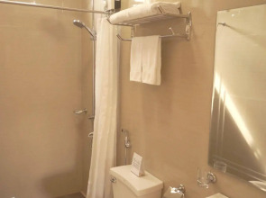 Makati Riverside Inn