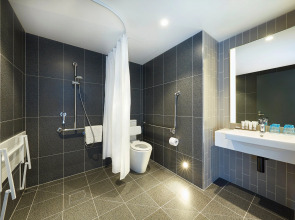 Holiday Inn Express Melbourne Little Collins by IHG