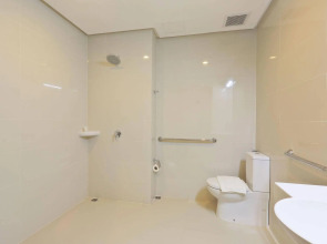 Red Planet Makati Amorsolo