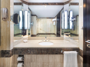 Radisson Blu Hotel, Dubai Deira Creek