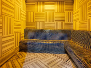 DoubleTree by Hilton Hotel Van