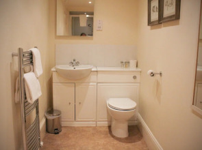 Loch Leven Hotel & Distillery