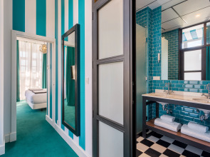 Отель Room Mate Valeria