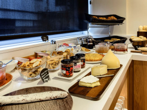 Catalonia Giralda Hotel