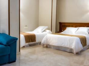 Отель Reina Cristina