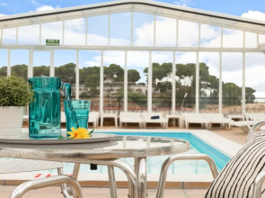 Vintage Hotel Mercedes