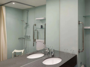 Отель Ramada Encore by Wyndham Киев