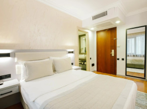 Legendary Porto Hotel