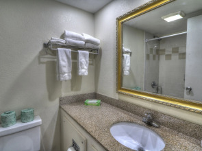 Crossroads Inn & Suites