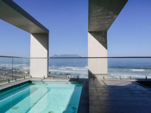 Blaauwberg Beach Hotel