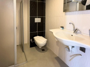 Aurasia SeaSide Hotel