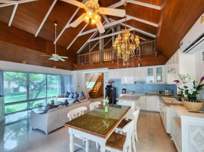 Отель Bandara On Sea