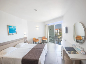 Vassos Nissi Plage Hotel & Spa