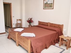 Residence with pool on the promenade