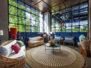 Ashley Tugu Tani Menteng