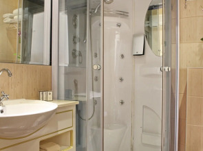 Queen's Astoria Design Hotel