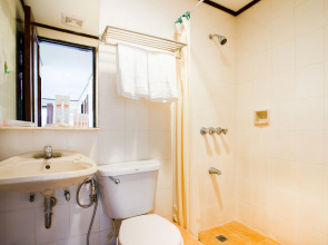 OYO 414 Humberto's Hotel