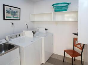 Admiralty Lodge Motel