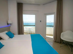 Les Palmiers Beach Hotel