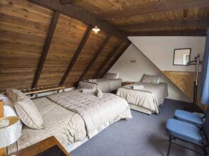 Adventure Lodge & Motel