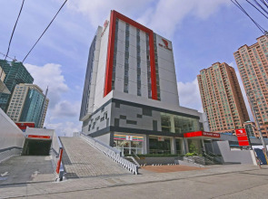 Red Planet Makati Amorsolo