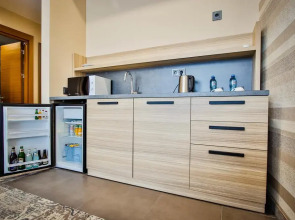 Амери Плаза