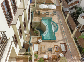 Klayman Olivina Aparthotel