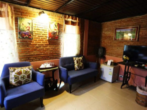 Kaengkrachan Boathouse Paradise Resort