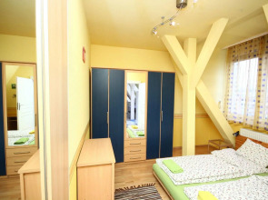 Pal's Hostel & Apartments