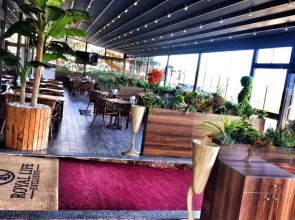 Royal Life Exclusive