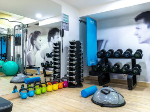 Отель Occidental Praha Five