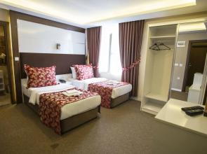 Royal Life Exclusive