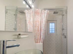 Central Station Apartment by Mmega