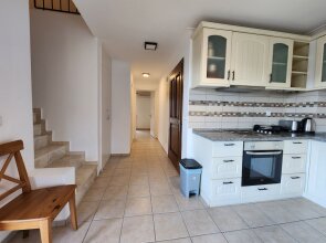 Terrace Life Palm Apart