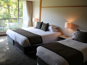 The Ridge Hotel & Apartments