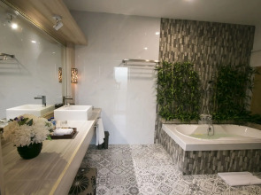 Flamingo Dewata Suite