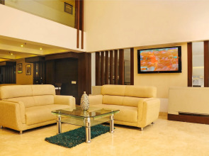 Hotel The Pearl - Newly Renovated in City Centre