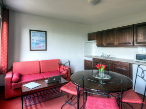 Zenitude Hotel-Residences Les Terrasses du Lac