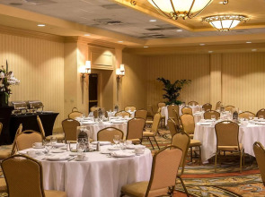 Anaheim Majestic Garden Hotel