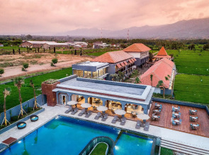 Lovina Beach Club & Resort