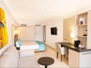 FERGUS Style Bahamas